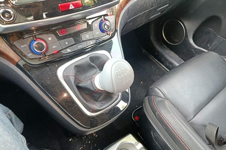 Used Haval H6 2014 Sport Version 1.5T Manual Two-Wheel Drive Elite Edition Gear Lever