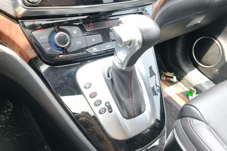 Used Haval H6 2014 Sport Edition 2.4L Automatic Elite Model Gear Lever