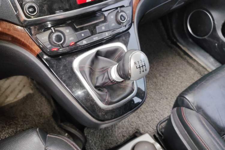 Used Haval H6 2014 Sport Version 1.5T Manual Two-Wheel Drive Elite Edition Gear Lever