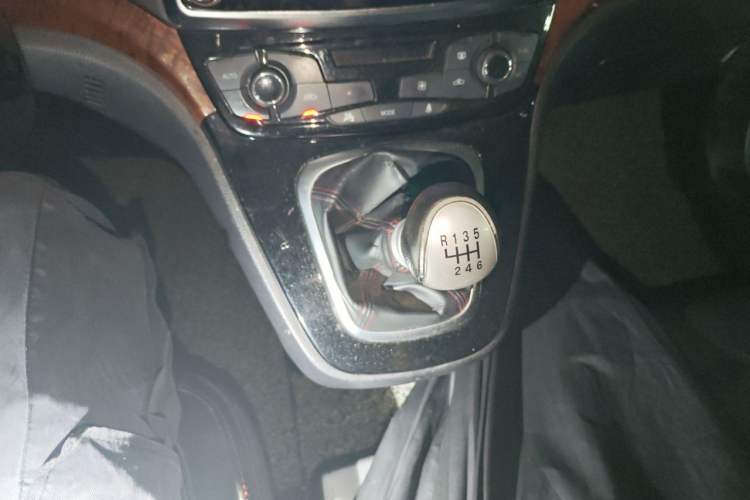 Used Haval H6 2014 Sport Version 1.5T Manual Two-Wheel Drive Elite Edition Gear Lever