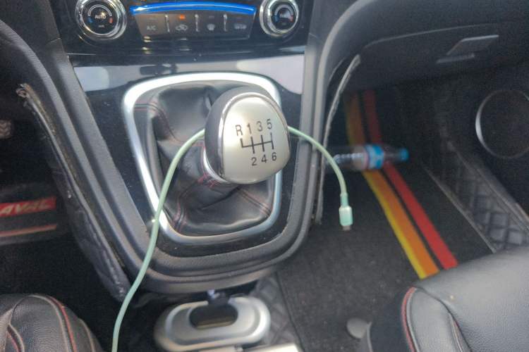 Used Haval H6 2014 Upgraded Model 1.5T Manual Two-Wheel Drive Elite Version Gear Lever