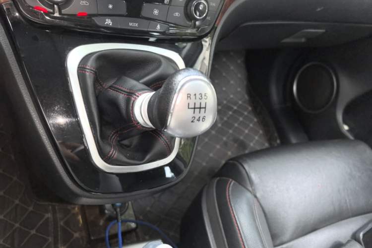 Used Haval H6 2014 Sport Version 1.5T Manual Two-Wheel Drive Elite Edition Gear Lever