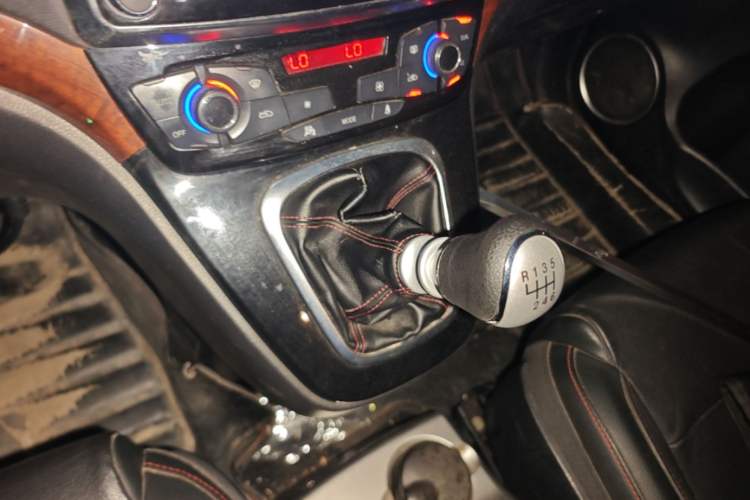 Used Haval H6 2014 Sport Version 1.5T Manual Two-Wheel Drive Elite Edition Gear Lever