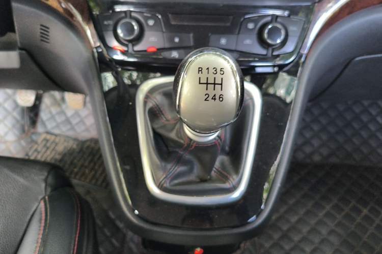 Used Haval H6 2014 Sport Version 1.5T Manual Two-Wheel Drive Elite Edition Gear Lever