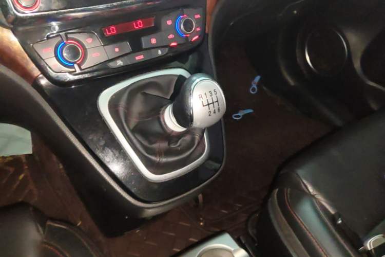 Used Haval H6 2014 Sport Version 1.5T Manual Two-Wheel Drive Elite Edition Gear Lever