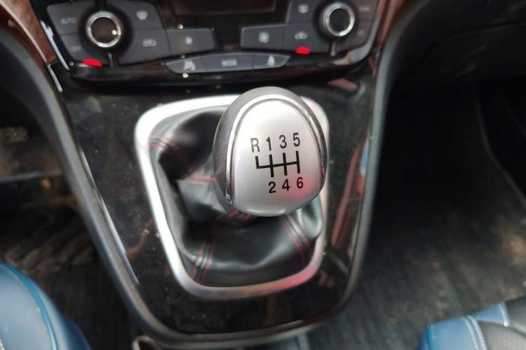 Used Haval H6 2014 Sport Version 1.5T Manual Two-Wheel Drive Elite Edition Gear Lever
