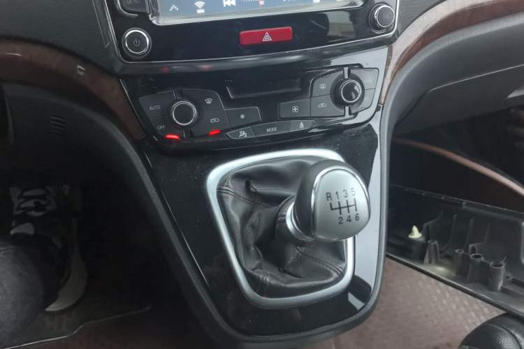 Used Haval H6 2014 Sport Version 1.5T Manual Two-Wheel Drive Elite Edition Gear Lever