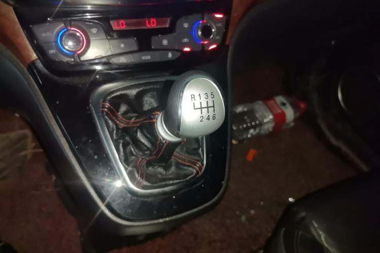 Used Haval H6 2014 Sport Version 1.5T Manual Two-Wheel Drive Elite Edition Gear Lever