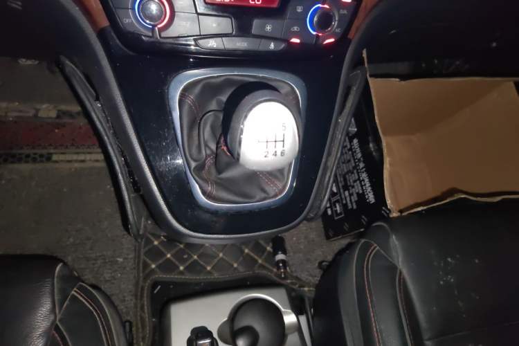 Used Haval H6 2014 Sport Version 1.5T Manual Two-Wheel Drive Elite Edition Gear Lever