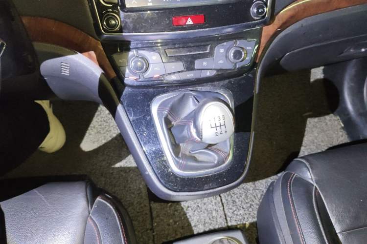 Used Haval H6 2014 Sport Version 1.5T Manual Two-Wheel Drive Elite Edition Gear Lever