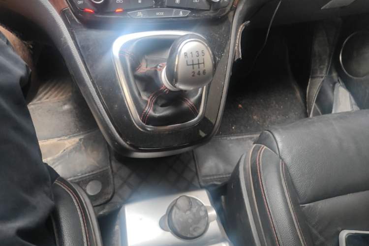 Used Haval H6 2014 Sport Version 1.5T Manual Two-Wheel Drive Elite Edition Gear Lever