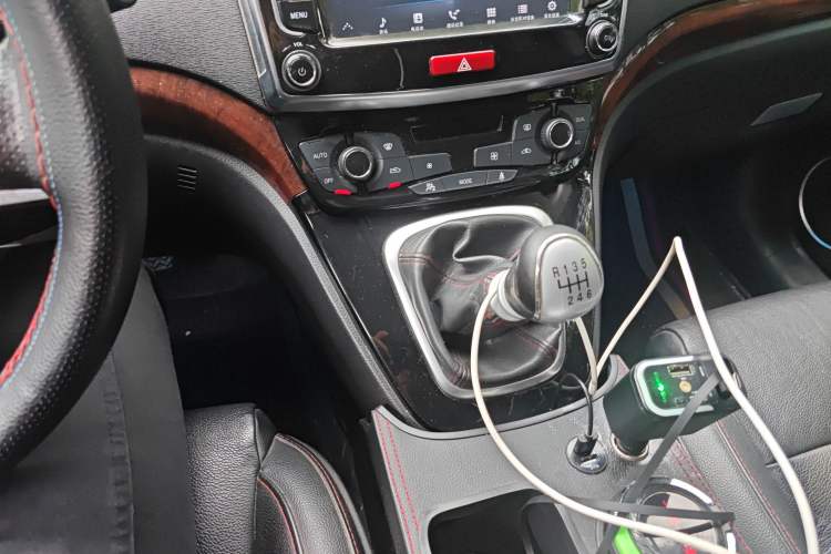 Used Haval H6 2014 Sport Version 1.5T Manual Two-Wheel Drive Elite Edition Gear Lever