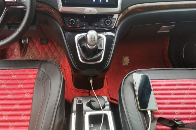 Used Haval H6 2014 Sport Edition 2.0T Diesel Manual Two-Wheel-Drive Elite Model Gear Lever