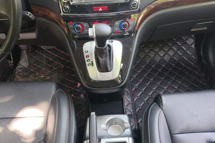 Used Haval H6 2014 Sport Edition 2.4L Automatic Elite Model Gear Lever
