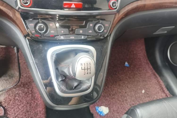 Used Haval H6 2014 Sport Version 1.5T Manual Two-Wheel Drive Elite Edition Gear Lever