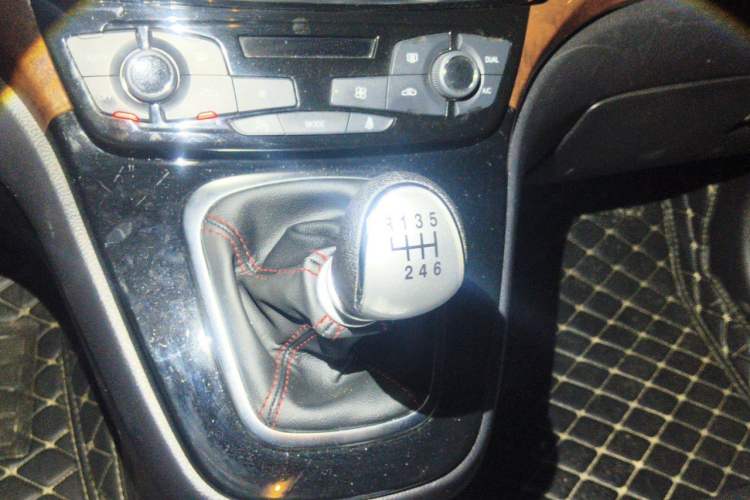 Used Haval H6 2014 Sport Version 1.5T Manual Two-Wheel Drive Elite Edition Gear Lever