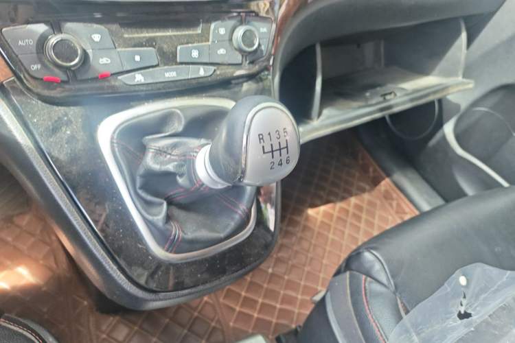 Used Haval H6 2014 Sport Version 1.5T Manual Two-Wheel Drive Elite Edition Gear Lever