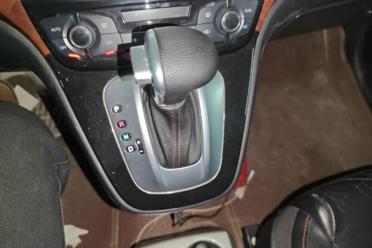 Used Haval H6 2014 Sport Edition 2.4L Automatic Elite Model Gear Lever