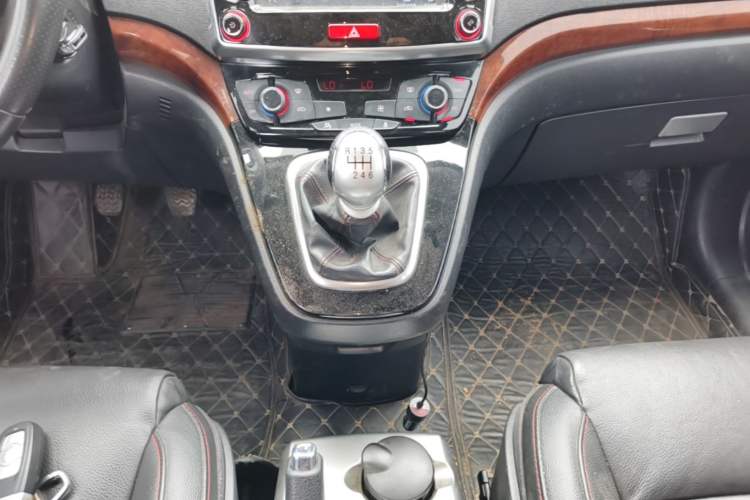 Used Haval H6 2014 Sport Version 1.5T Manual Two-Wheel Drive Elite Edition Gear Lever
