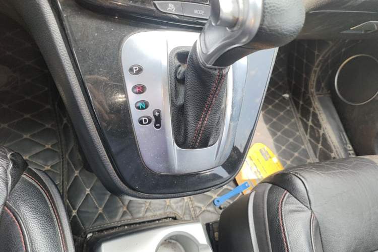 Used Haval H6 2014 Sport Edition 2.4L Automatic Elite Model Gear Lever