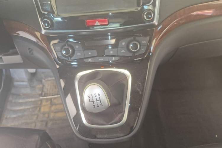 Used Haval H6 2014 Sport Version 1.5T Manual Two-Wheel Drive Elite Edition Gear Lever