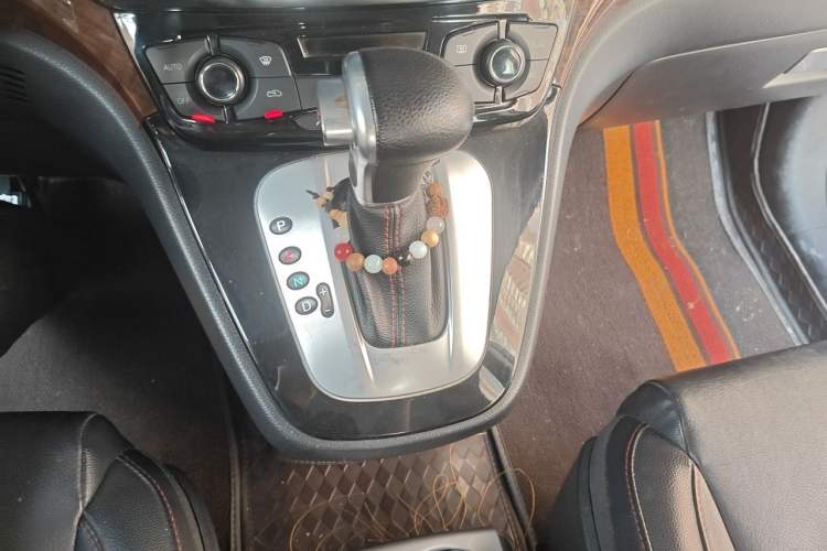 Used Haval H6 2014 Sport Edition 2.4L Automatic Elite Model Gear Lever