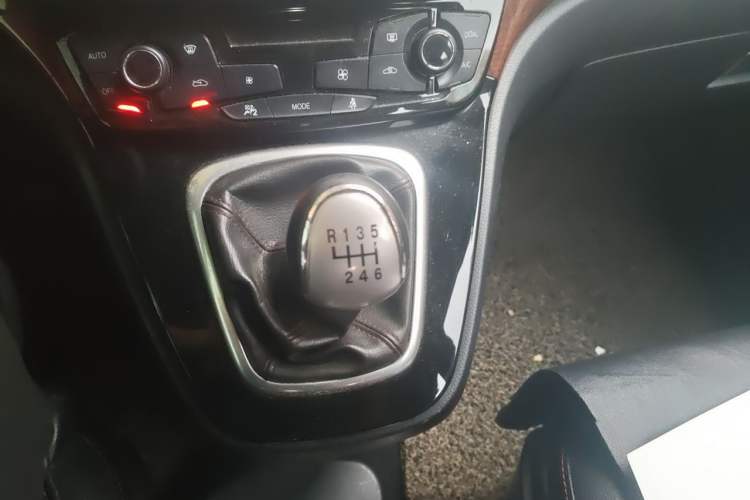 Used Haval H6 2014 Sport Version 1.5T Manual Two-Wheel Drive Elite Edition Gear Lever