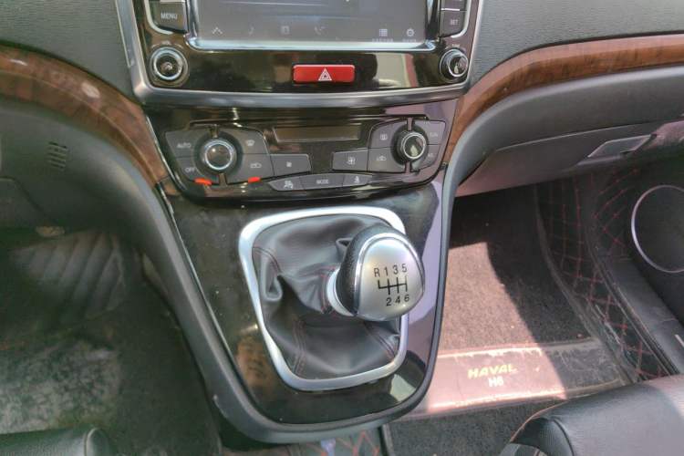 Used Haval H6 2014 Sport Version 1.5T Manual Two-Wheel Drive Elite Edition Gear Lever