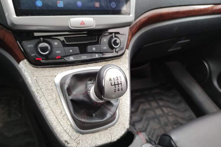 Used Haval H6 2014 Sport Version 1.5T Manual Two-Wheel Drive Elite Edition Gear Lever