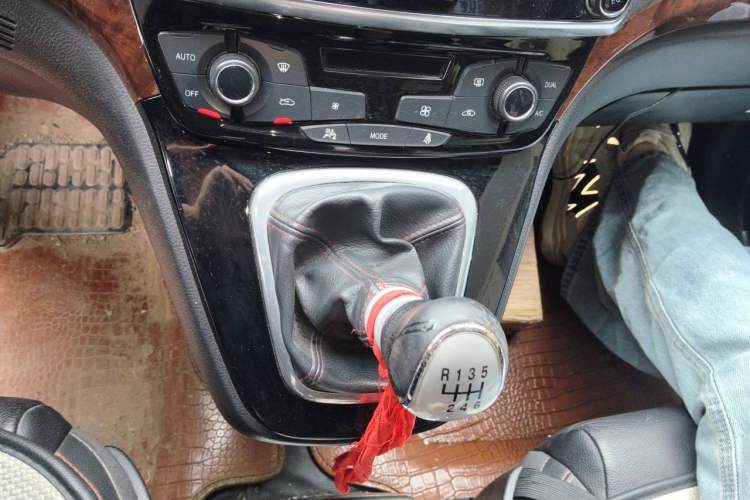Used Haval H6 2014 Sport Version 1.5T Manual Two-Wheel Drive Elite Edition Gear Lever