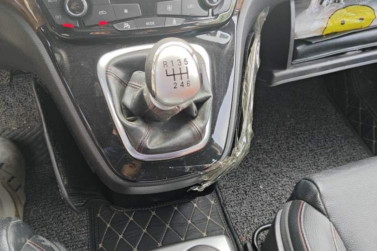 Used Haval H6 2014 Sport Version 1.5T Manual Two-Wheel Drive Elite Edition Gear Lever