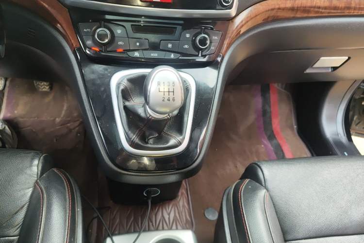 Used Haval H6 2014 Sport Version 1.5T Manual Two-Wheel Drive Elite Edition Gear Lever