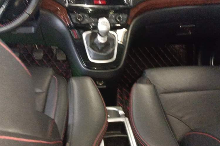Used Haval H6 2014 Sport Version 1.5T Manual Two-Wheel Drive Elite Edition Gear Lever