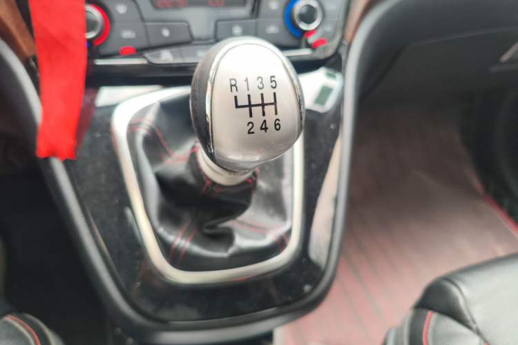 Used Haval H6 2014 Sport Version 1.5T Manual Two-Wheel Drive Elite Edition Gear Lever