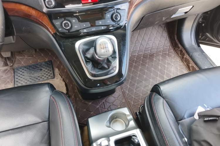 Used Haval H6 2014 Sport Version 1.5T Manual Two-Wheel Drive Elite Edition Gear Lever