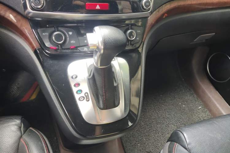 Used Haval H6 2014 Sport Edition 2.4L Automatic Elite Model Gear Lever