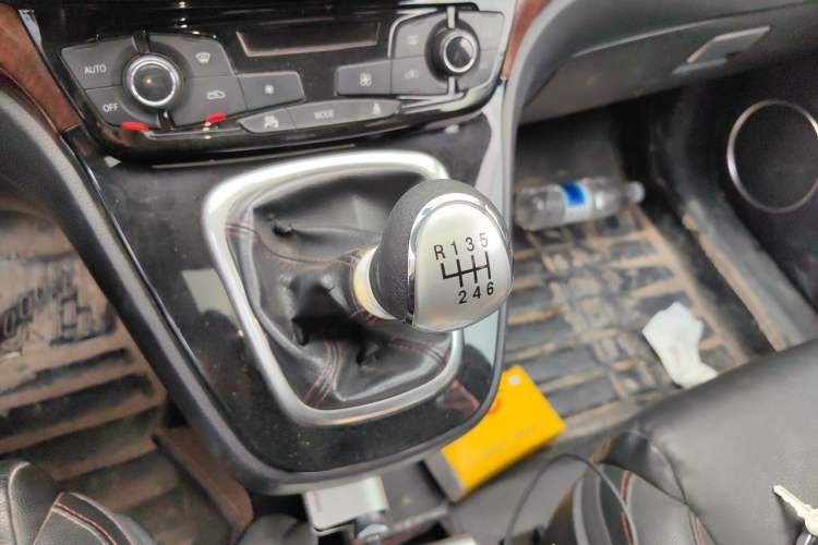Used Haval H6 2014 Sport Version 1.5T Manual Two-Wheel Drive Elite Edition Gear Lever