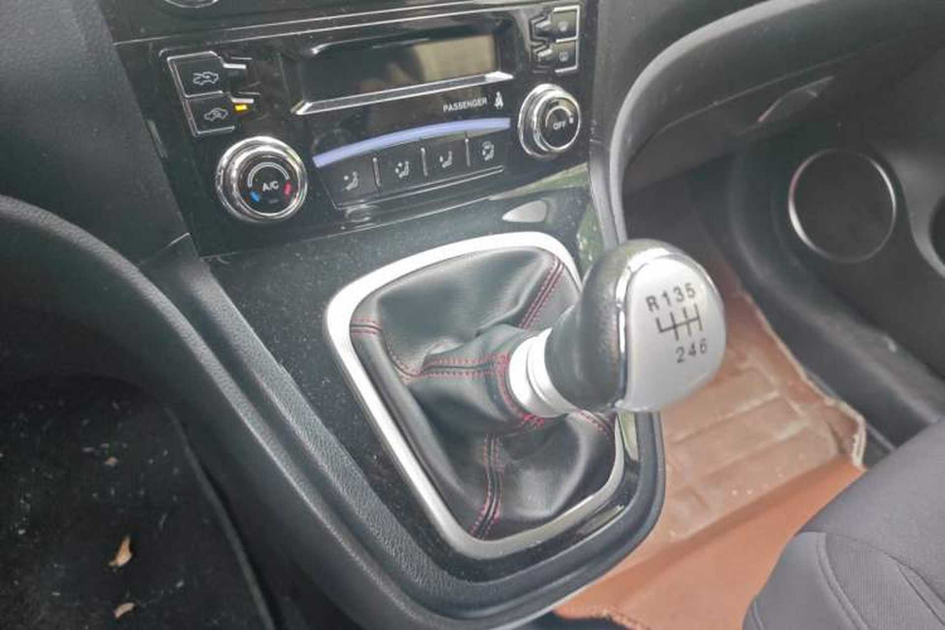 Used Haval H6 2014 Upgraded Model 2.0T Diesel Manual Two-Wheel Drive Urban Version Gear Lever