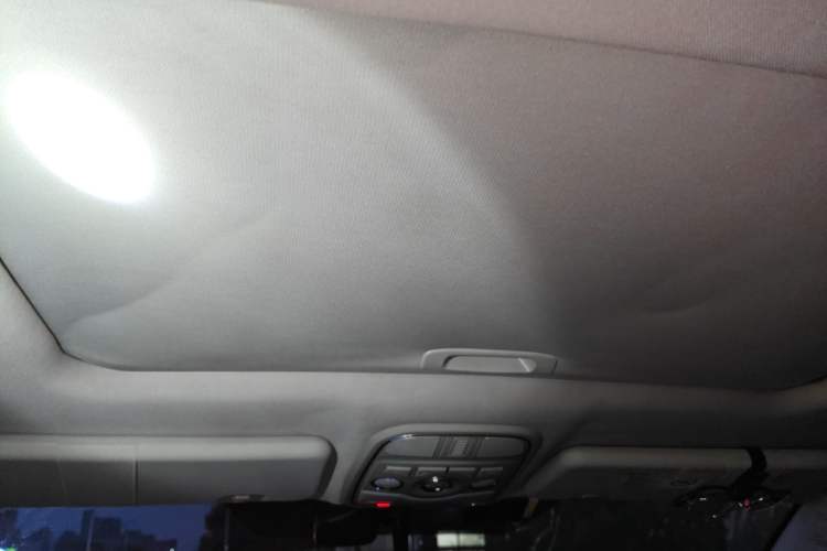 Used Haval H6 2014 Sport Edition 2.0T Diesel Manual Two-Wheel-Drive Elite Model Headliner