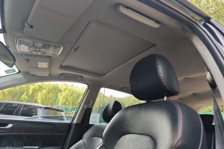 Used Haval H6 2014 Sport Version 1.5T Manual Two-Wheel Drive Elite Edition Headliner