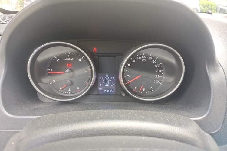 Used Haval H6 2014 Upgraded Model 2.0T Diesel Manual Two-Wheel Drive Elite Version Instrument Cluster