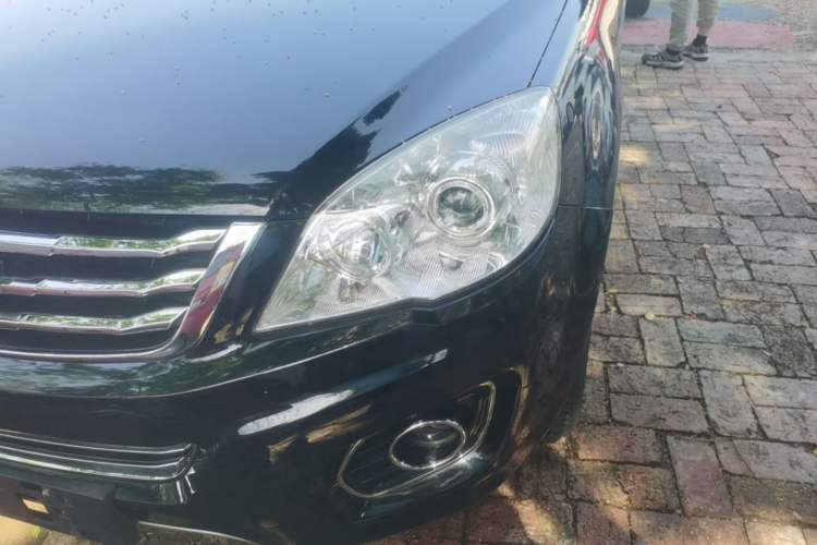 Used Haval H6 2014 Upgraded Model 2.0T Diesel Manual Two-Wheel Drive Urban Version Left Front Headlight