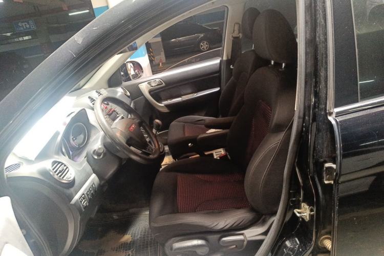 Used Haval H6 2014 Upgraded Model 2.0T Diesel Manual Two-Wheel Drive Urban Version Left Front Seat