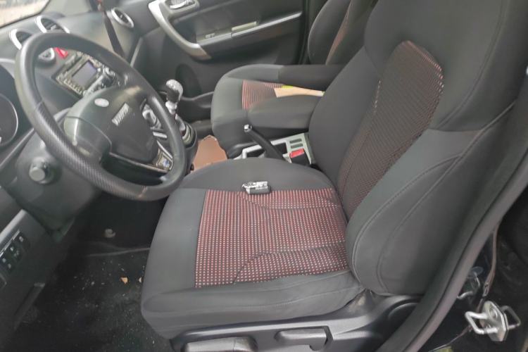 Used Haval H6 2014 Upgraded Model 2.0T Diesel Manual Two-Wheel Drive Urban Version Left Front Seat