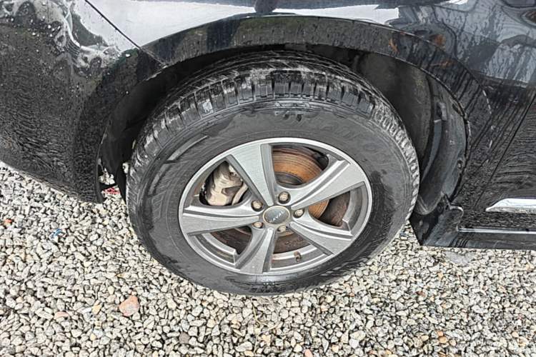 Used Haval H6 2014 Upgraded Model 1.5T Manual Two-Wheel Drive Elite Version Left Front Wheel Hub