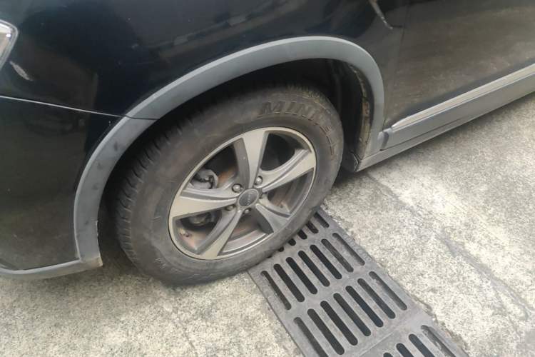 Used Haval H6 2014 Sport Version 1.5T Manual Two-Wheel Drive Elite Edition Left Front Wheel Hub