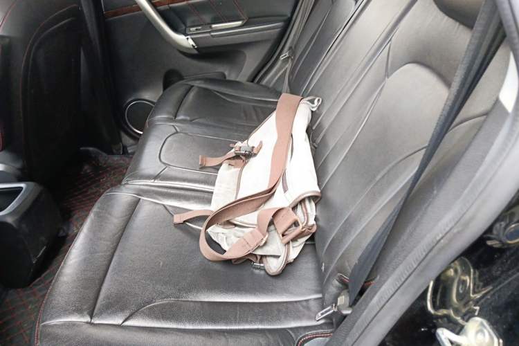 Used Haval H6 2014 Sport Version 1.5T Manual Two-Wheel Drive Elite Edition Left Rear Seat