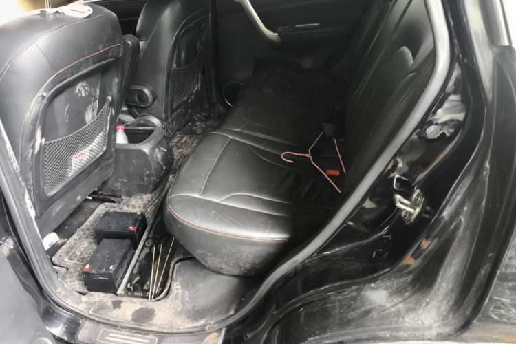 Used Haval H6 2014 Upgraded Model 1.5T Manual Two-Wheel Drive Elite Version Left Rear Seat