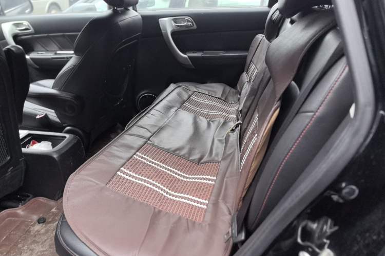 Used Haval H6 2014 Upgraded Model 1.5T Manual Two-Wheel Drive Elite Version Left Rear Seat