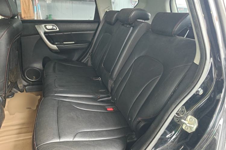 Used Haval H6 2014 Upgraded Model 1.5T Manual Two-Wheel Drive Elite Version Left Rear Seat